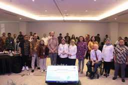 Peope standing for a group photo at workshop on green tourism in Indonesia