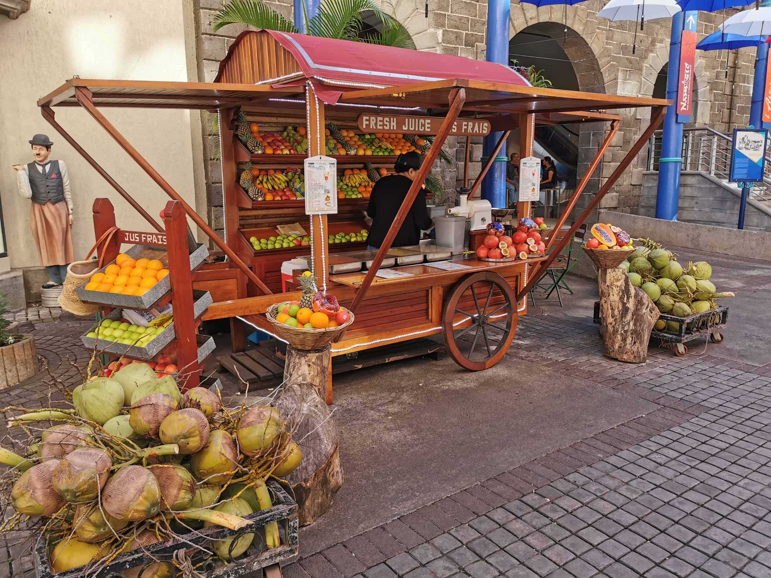Fresh juice and fruit stand in Mauritius
